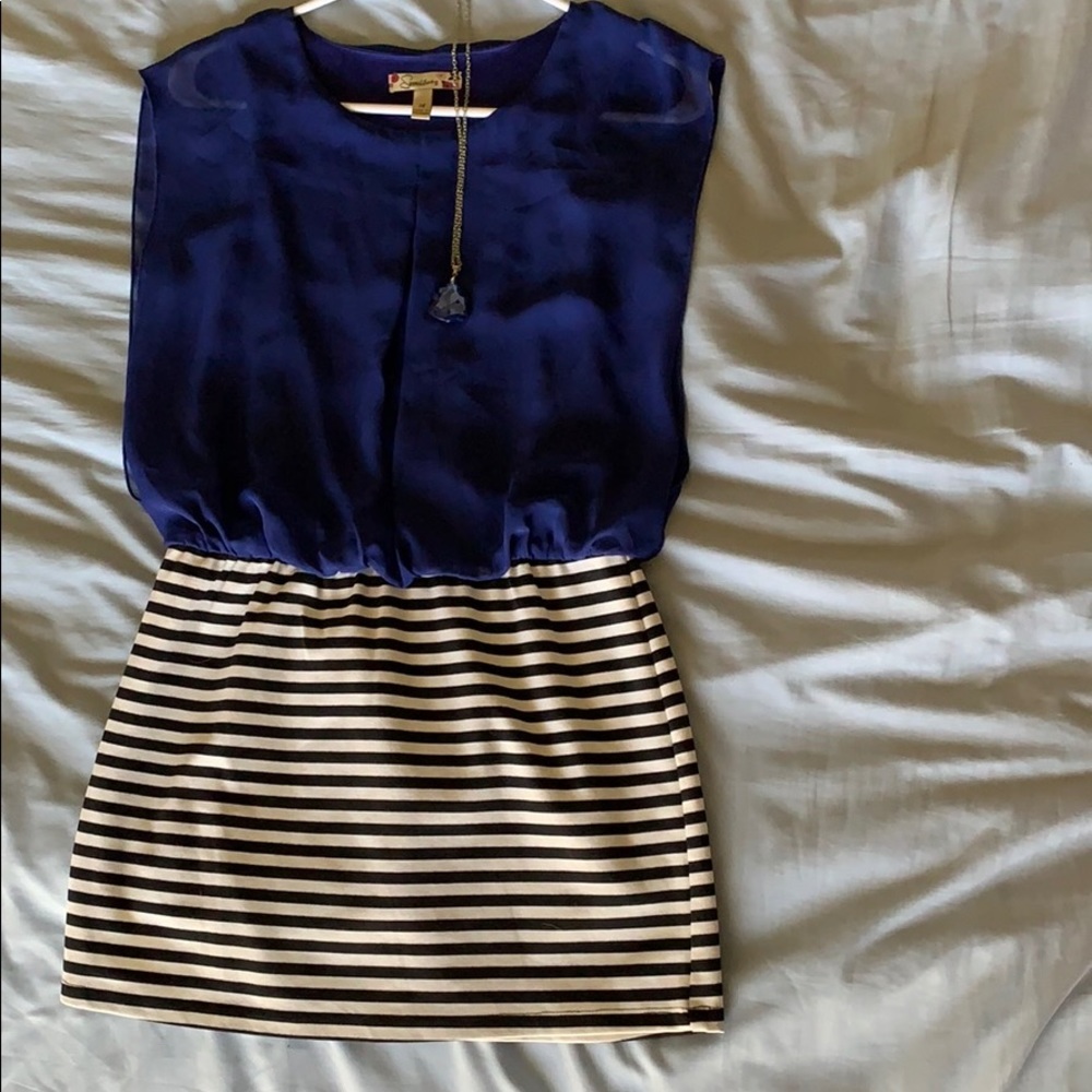 Sleeveless formal dress
